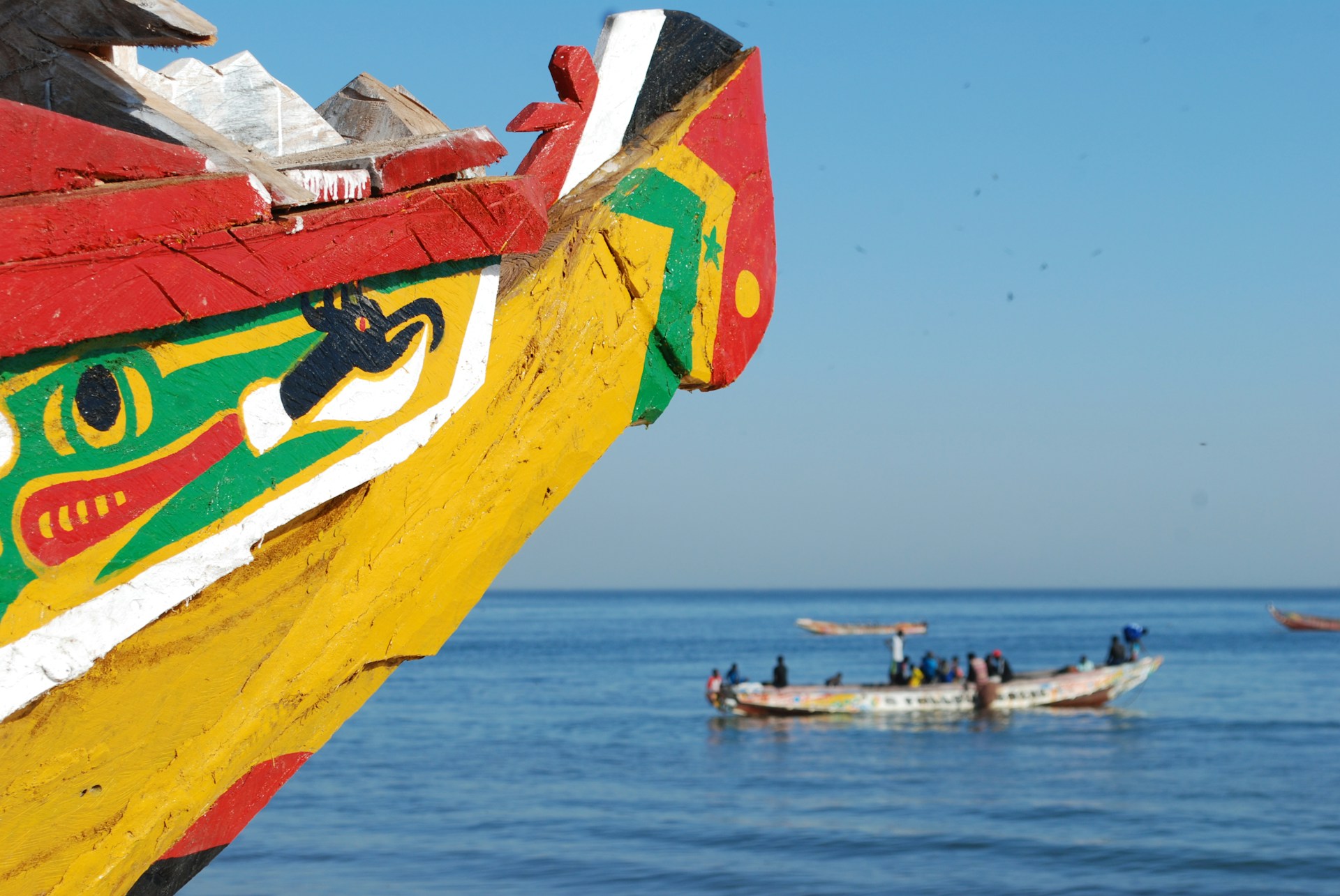 Canoe at sail painted in Ethiopian colours. Photo by Cheikh Tidiane Ndiaye @ Unsplash