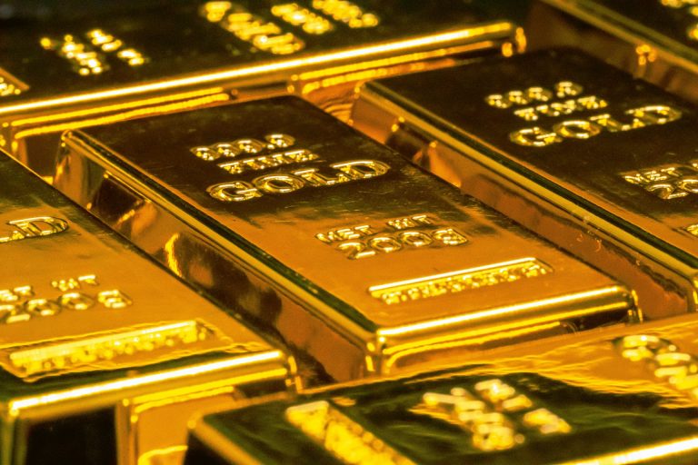 Photo by Jingming Pan @ Unsplash | Gold