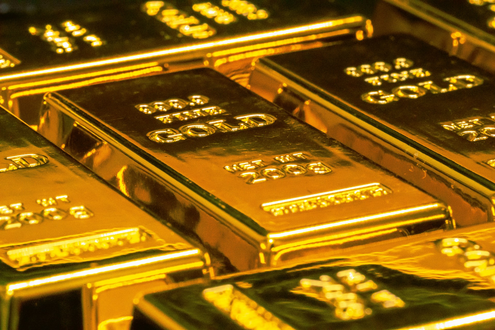 Photo by Jingming Pan @ Unsplash | Gold
