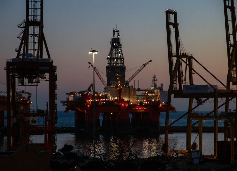 Photo by Maria Lupan @ Unsplash | Oil production