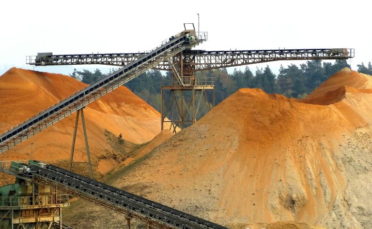Copper mine. Photo by Jandira Sonnendeck @ Unsplash