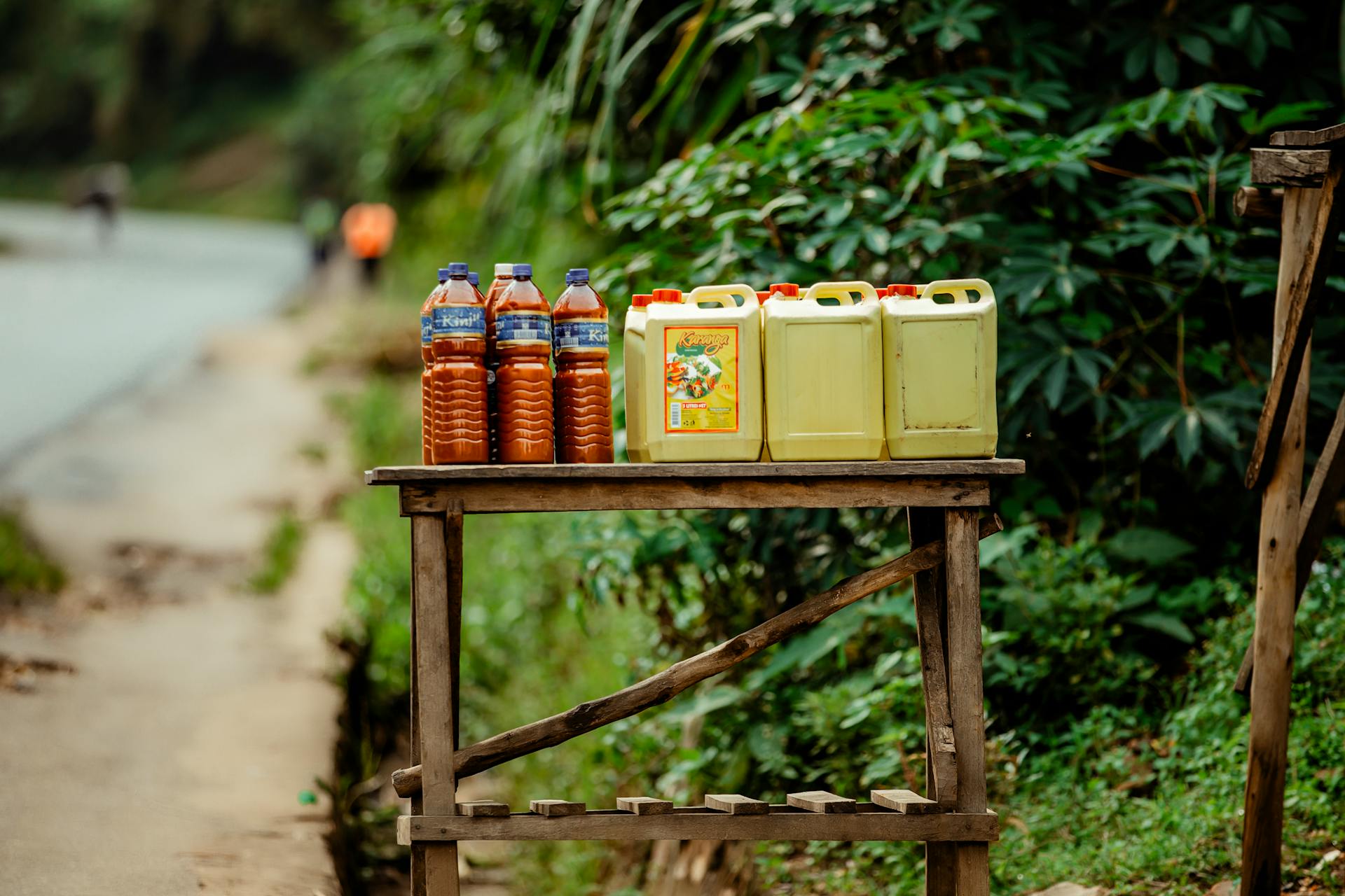 Palm oil stall by roadside. Photo by Chris Wade @ Pexels