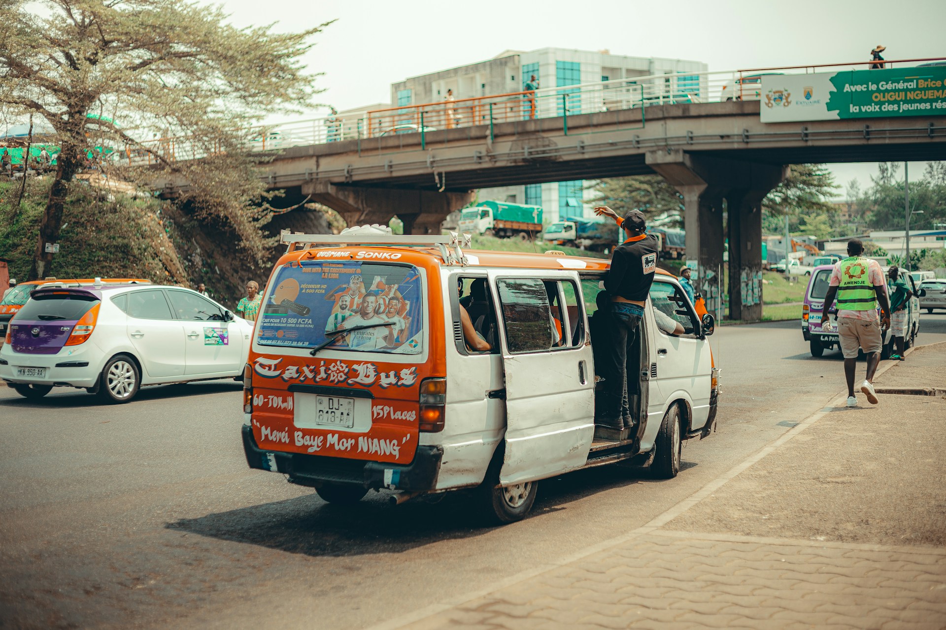 Taxi bus Libreville, Gabon. Photo @ Unsplash