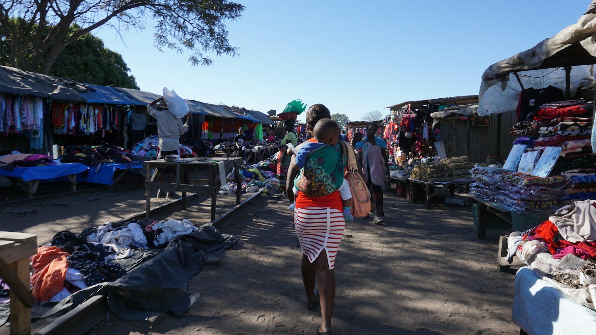 Makkala nguzu Market, Choma, Zambia. Photo by Seiko Yamada @ Unsplash