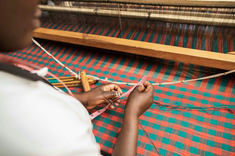 Handweaving cotton textiles by Wawoto Kacel. Photo Chris Lutanga & ITC @ Unsplash