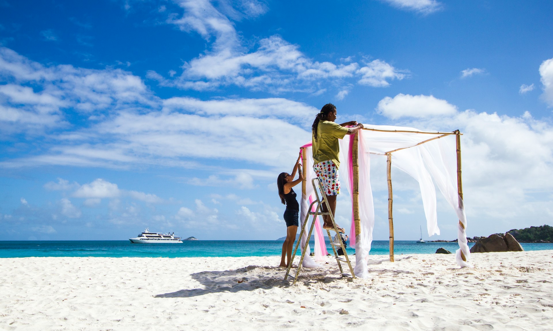 Praslin, Seychelles. Photo by Alessandro Russo @ Unsplash