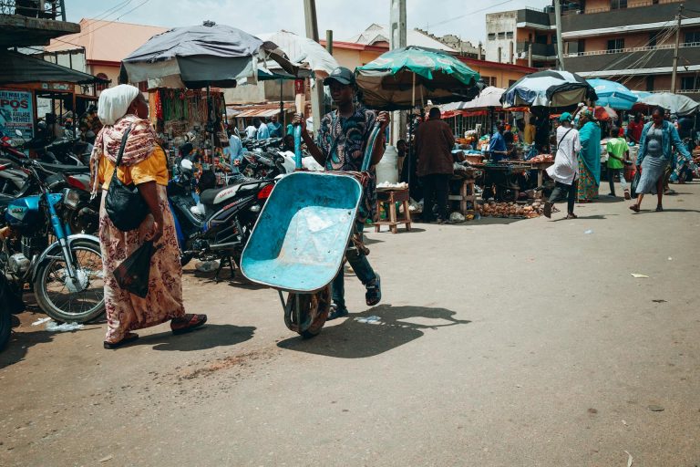 Street market in Kaduna, Nigeria. Photo @Pexels