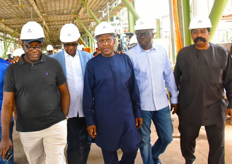Africa’s richest man, Aliko Dangote (middle) to expand oil refinery. Photo @ Dangote Website
