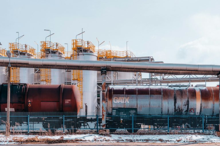 jakub-pabis-_pK_OlB-pjo-unsplash Oil train. Photo by Jakub Pabis @ Unsplash