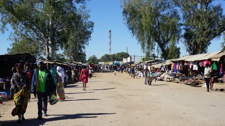Makkala nguzu Market, Choma, Zambia. Photo by Seiko Yamada @ Unsplash