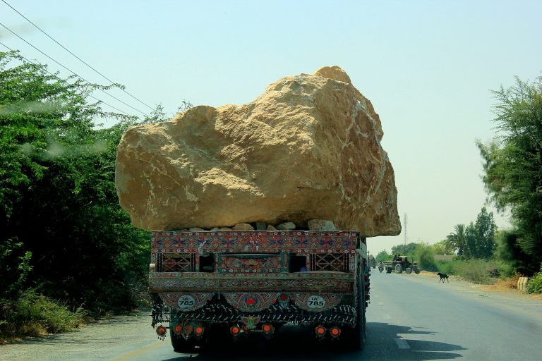 taslim-khan-Sd8-wZmee8M-unsplash