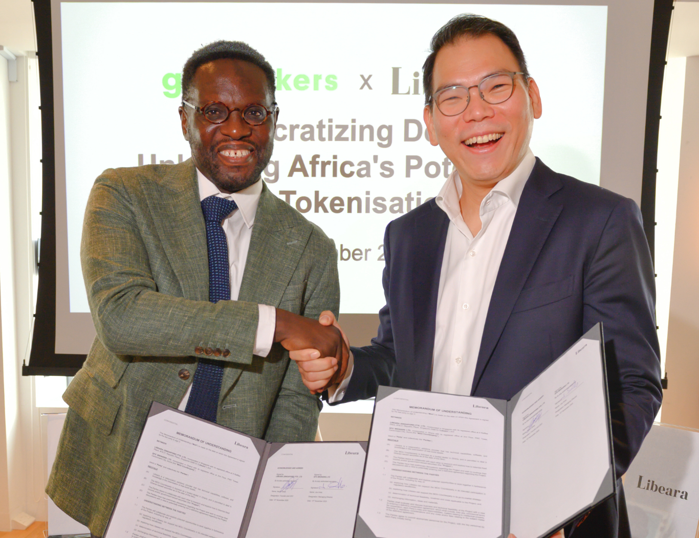 Joe Anka, CEO of GFX and Aaron Gwak, Founder and CEO of Libeara at the signing of the MOU.