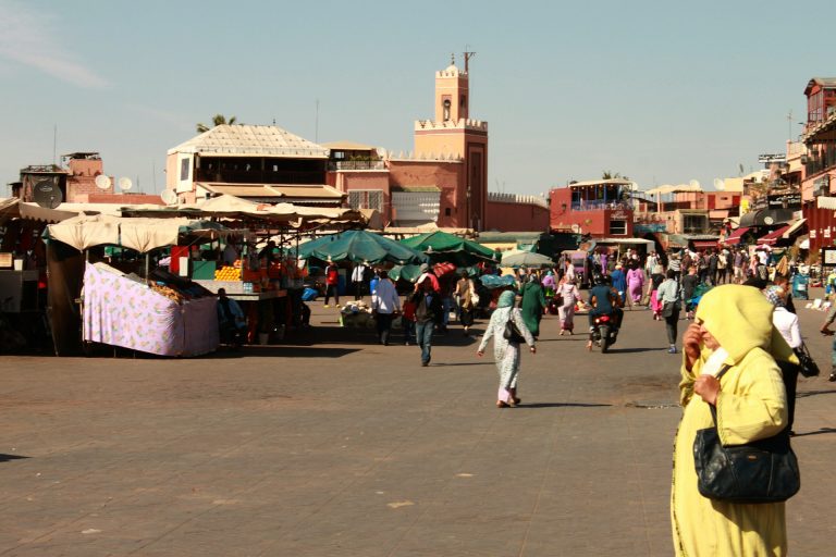 A busy street of Burkina Faso. Photo by MIGUEL BAIXAULI @ Unsplash