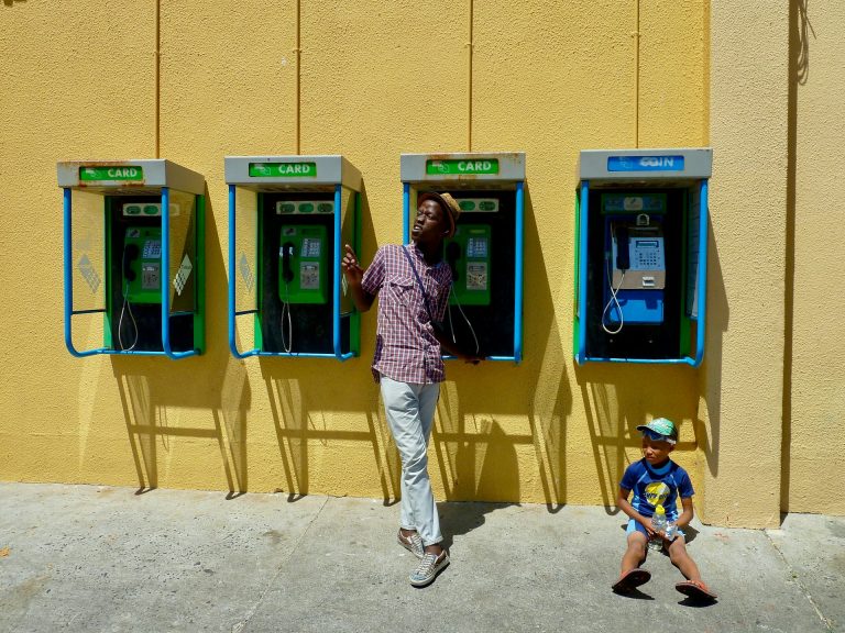 Public telephone centre. Photo by E. Diop @ Unsplash