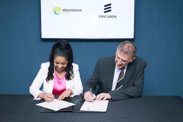 Ethio telecom chief executive Frehiwot Tamiru and Ericsson chief executive Börje Ekholm signing the agreement.