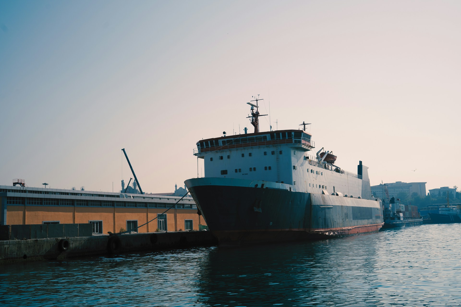 Not the Bonga FPSO. Photo by Takenori Okada @ Unsplash