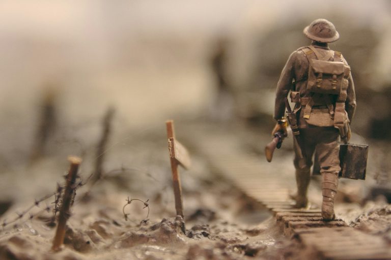 A soldier in the war front. Photo by Stijn Swinnen @ Unsplash