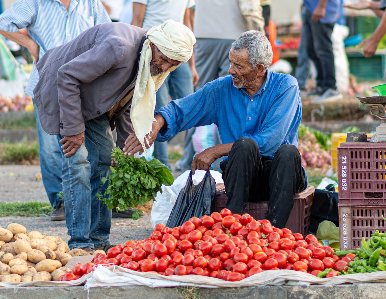 Outdoor market in Jendouba, Tunisia. Photo by Mahmoud Yahyaoui @ Pexels