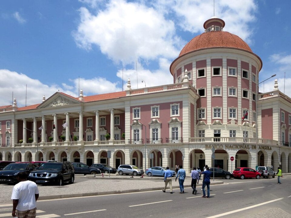 The Banco Nacional de Angola. Photo by David Stanley from Nanaimo, Canada - CC BY 2.0. via Wikimedia Commons