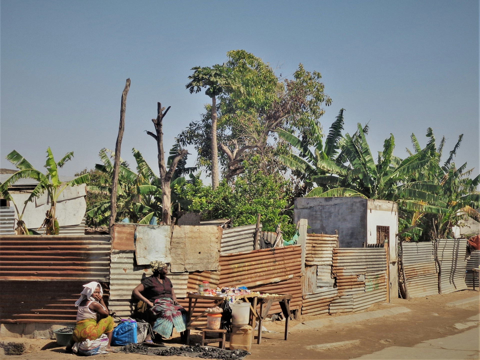 Street vendors in Maputo, Mozambique. Photo by Farah Nabil @Unsplash