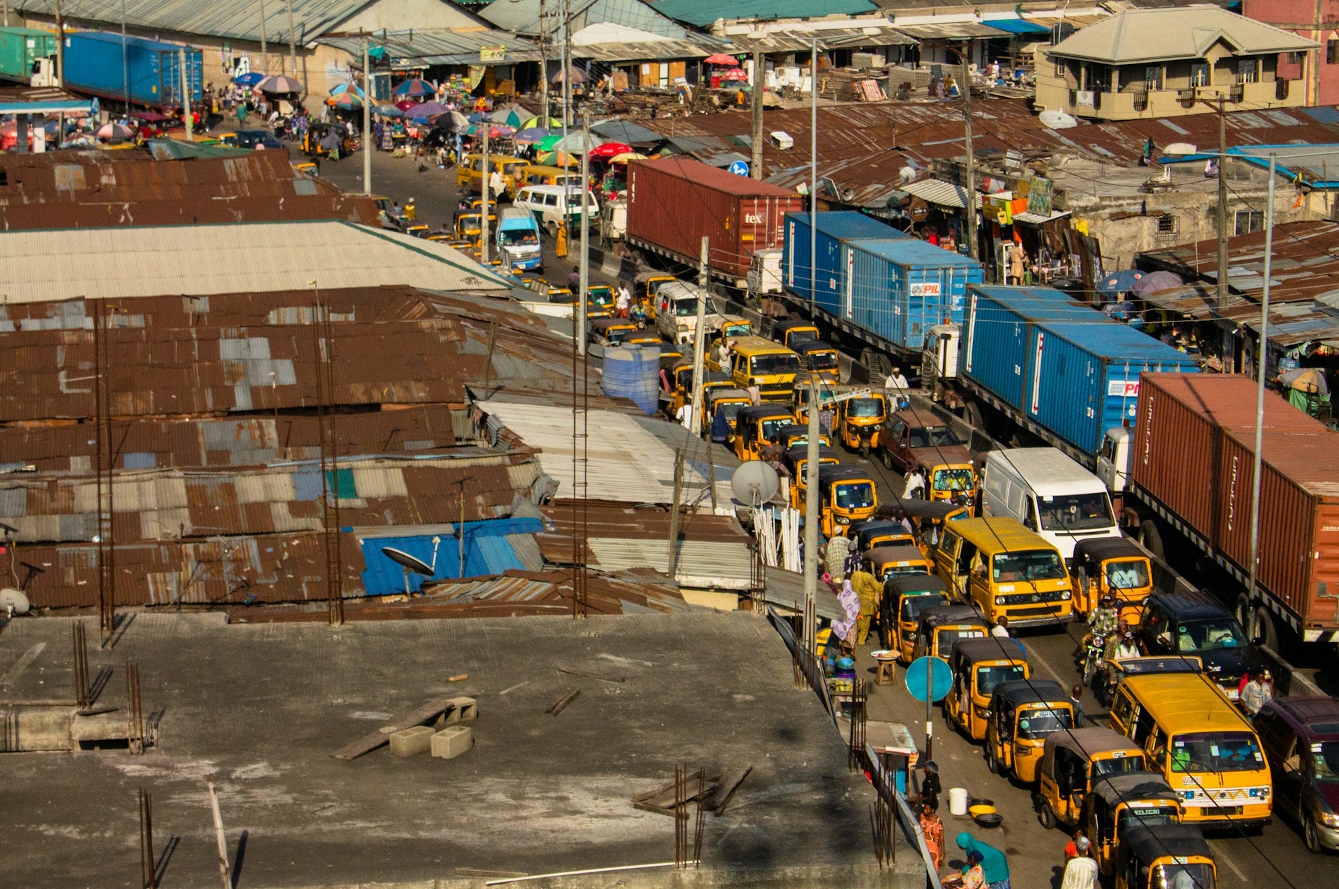 Gridlock at Ijora, Lagos, Nigeria. Photo by Dami Akinbode @ Unsplash