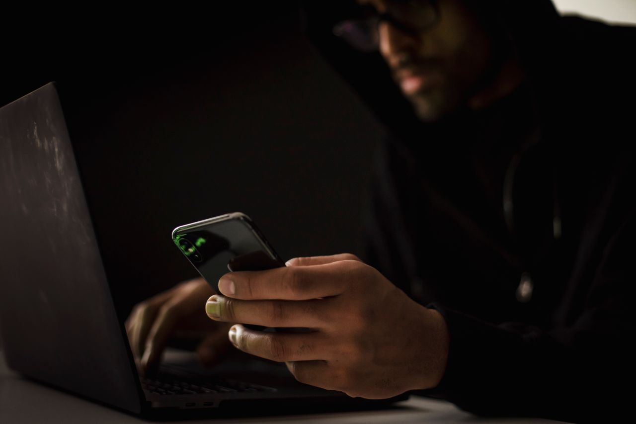 Online fraud and cybersecurity threats on the rise. Photo by Sora Shimazaki @ Pexels